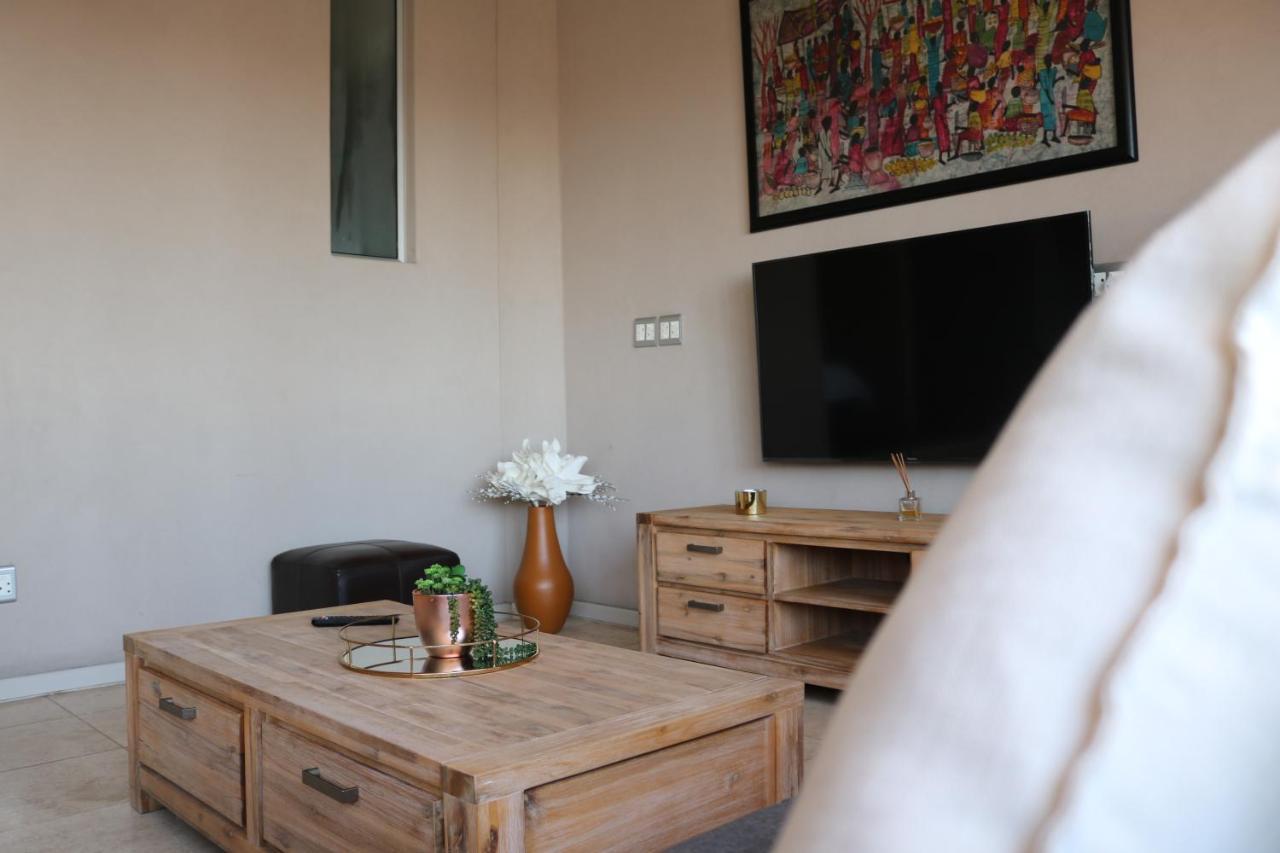 1007-Stunning Studio Apt With Incredible Joburg Views Йоханнесбург Экстерьер фото